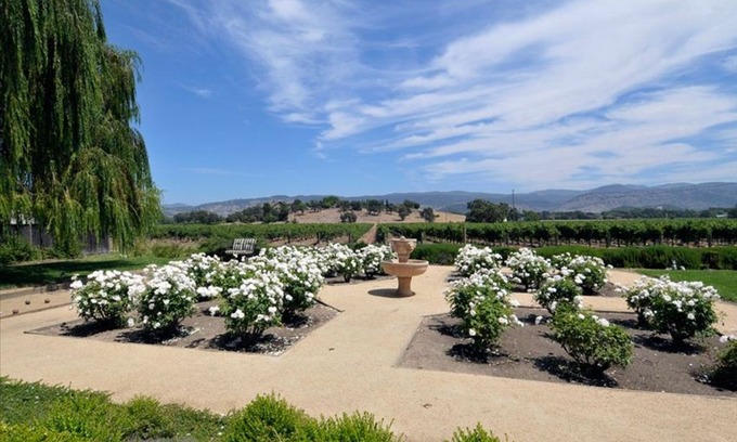 Napa House | Private 7 Bedroom Tuscan Villa in the Vineyards / Napa Valley