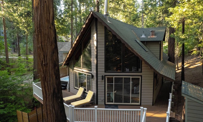 Arnold Cabin | Private A-Frame Cabin w/Sauna Hot Tub Projector Fire Pit