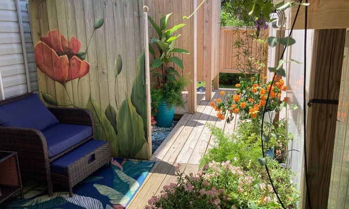 Tranquil Harbour Apartment | Private apartment-3 minute walk to the beach