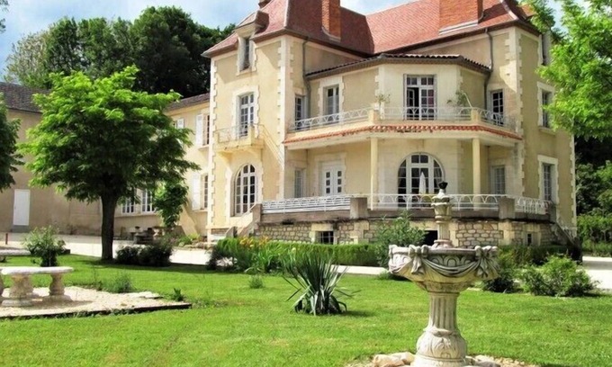 Excideuil Apartment | Private apartment with terrace and swimming pool