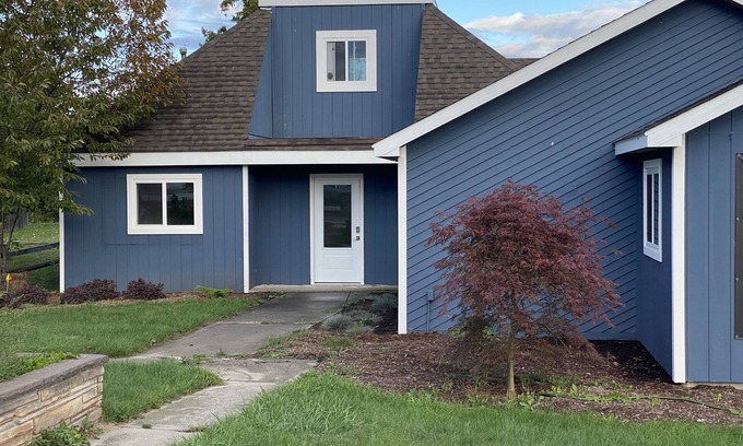 Beulah Apartment | Private apt. that easily sleeps six (8 possible) close to Golf, Skiing, Beach