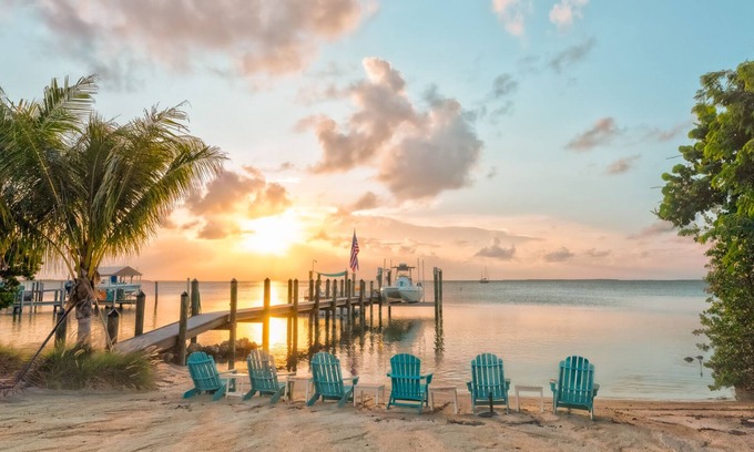 Tavernier House | Private beach and dazzling bayside sunsets await you!