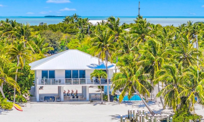 Islamorada House | Private Beach/Private overwater dock/Heated Pool/Mahi Key