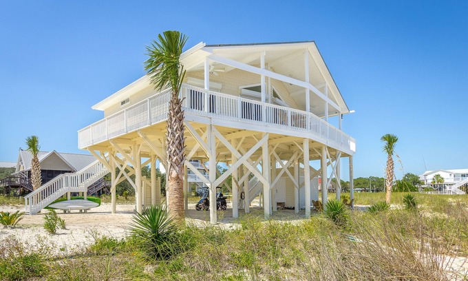 Alligator Point House | Private Beachfront w/Sauna, Hottub, Golf Cart, Kayaks, Paddle Boards & Bikes +