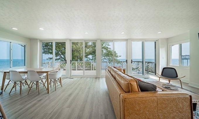 Geneva House | Private Beachfront Escape - Beautiful Lake House
