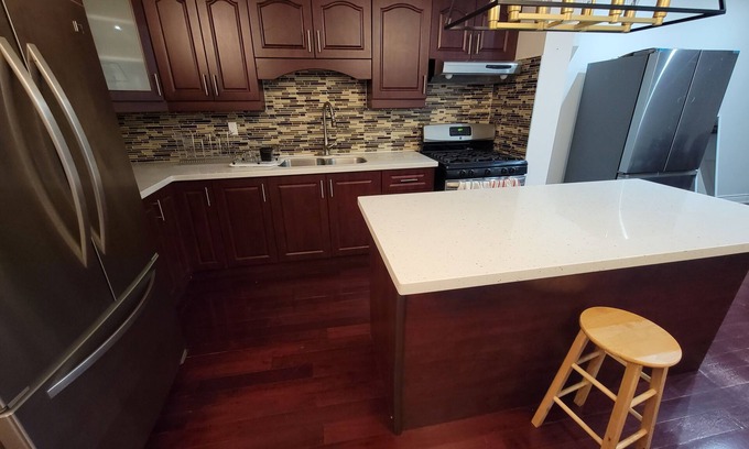 Alexandra Park House | Private bedrooms SHARE bathroom and SHARE kitchen