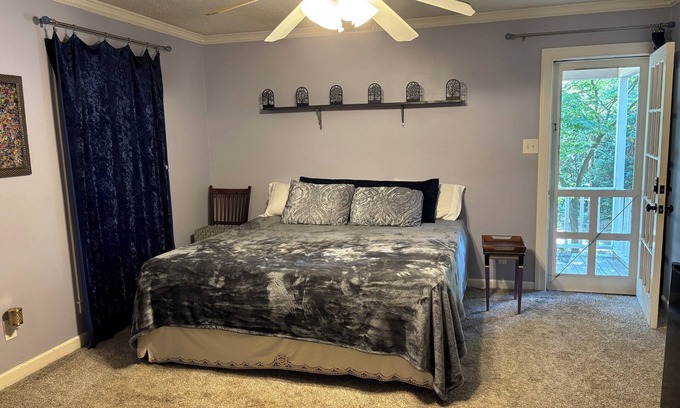 Madison Park Apartment | Private charming 1 bedroom/1 bath studio in a lovely safe Charlotte neighborhood