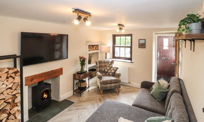 Shap Cottage | Private Cottage - Dogs Welcome - 1 Minute Walk to Local Pub