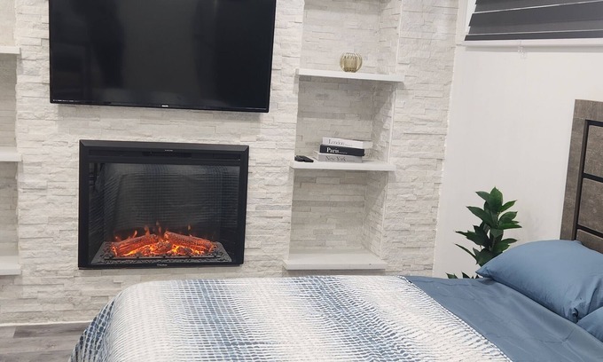 Kitchener Apartment | Private & cozy Kitchener studio with WiFi, in-suite laundry & proximal to a mall
