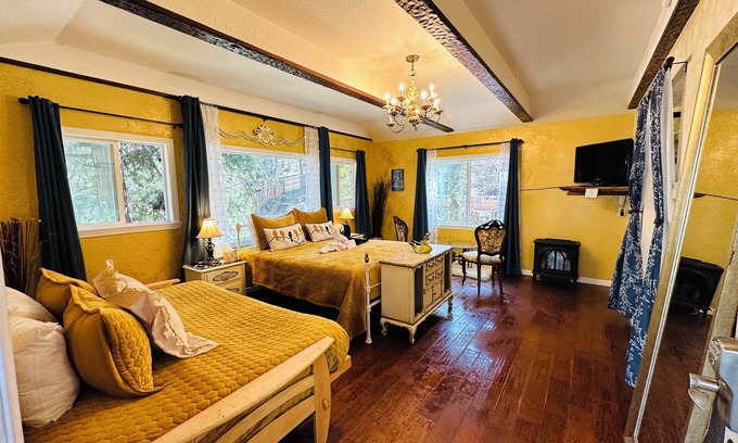 Nevada City Bed & Breakfast | Private creekside cottage adjacent to the historic Flume's End Bed & Breakfast