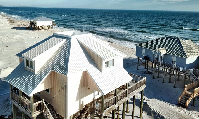 Dauphin Island House | Private dipping Pool, a Game Room, roof-top Crow's Nest - Kowabunga