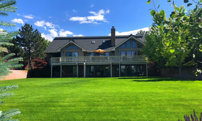 Maple Grove - Franklin House | Private, Easy Access, Large Groups, 5300+ SF, Hot Tub, Views