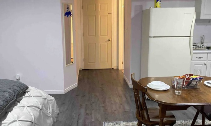 Kitchener Apartment | Private Elegant Queen Bed Full Bath Apartment