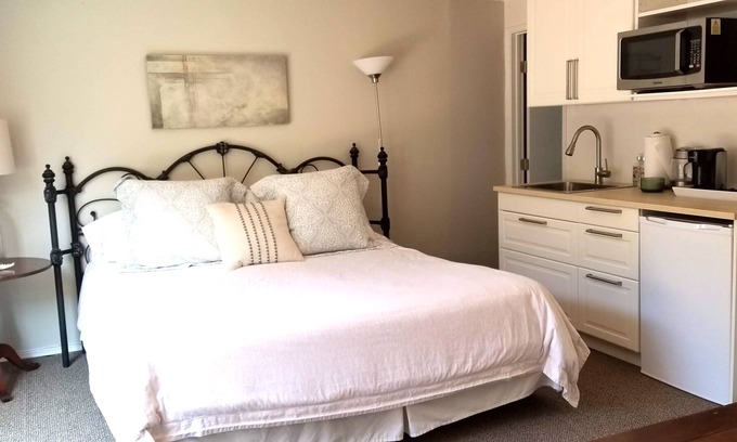 Del Mar Heights Apartment | Private Entrance Studio on Serene Crest Canyon with Kitchenette and King Bed