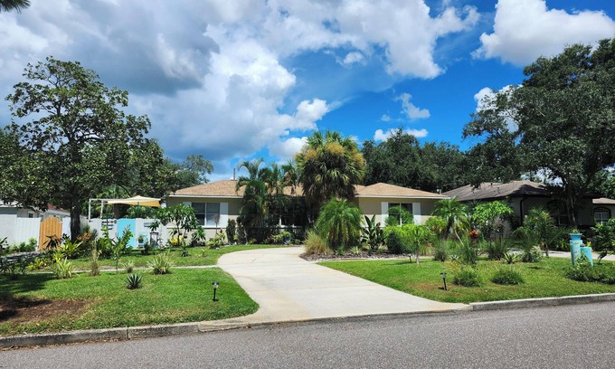St. Petersburg - Clearwater House | Private entrance room & bathroom w/courtyard close to beach & Downtown