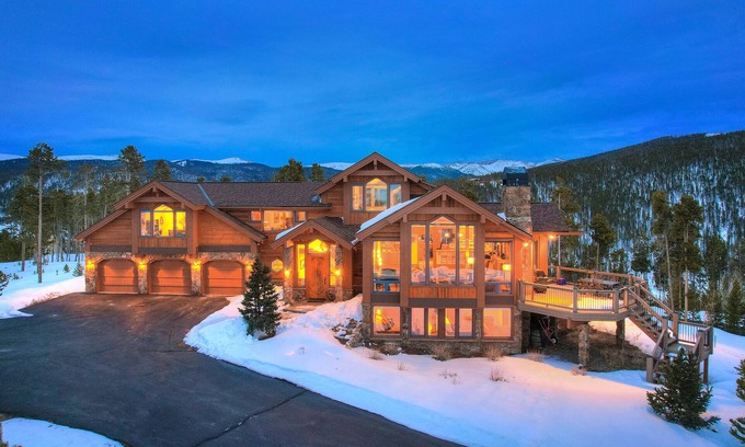 Breckenridge House | ⭐️ Private Estate w/Panoramic Views, Private HotTub, 7 Acres, Top of Mountain