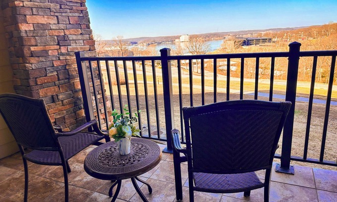 Lake Ozark Condo | Private Four Season Condo (2BED/2BATH/2 Balconies-Pool, Hottub, Golf, Spa, Marina-6PP)