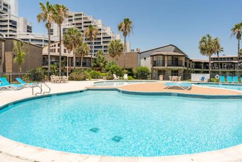 South Padre Island House | Private Garden Patio Near Pool Beachfront Resort