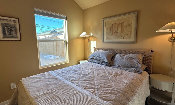 Eagle Rock House | Private Gated 1 Bedroom, 1 Bathroom Small House in Glassell Park, Los Angeles