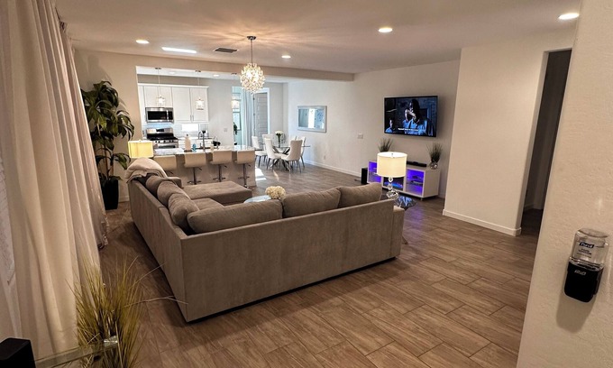 Apache Junction House | Private heated pool! 3 bed 2 bath home next to the Superstition Mountains!
