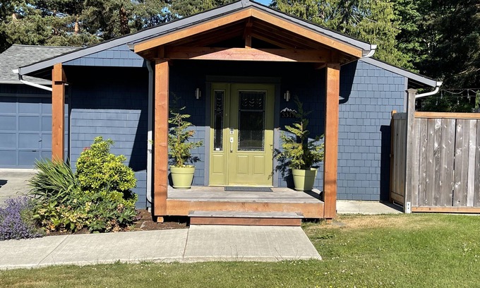 Port Angeles House | Private Home; Hurricane Ridge:A/C,Hot Tub, Gas Grill, Fire Pit, Fenced Back Yard