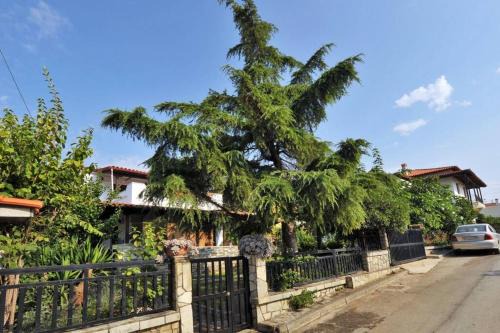 Flogita Apartment | Private home with spacious garden & veranda - Flogita beach