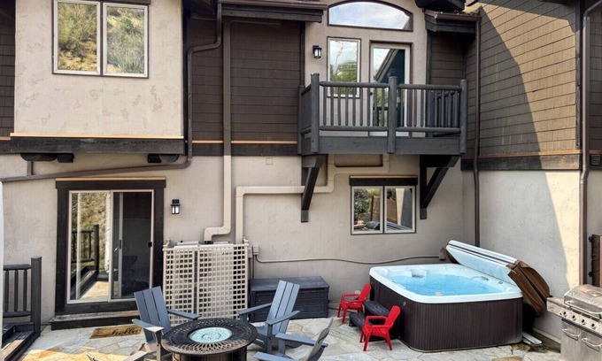 Edwards Villa | Private Hot Tub, 2700 Sq Feet, borders Open Space - Arrowhead