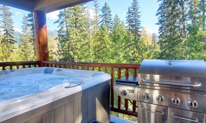 East Kootenay Condo | Private Hot Tub & BBQ | Open-Plan Living | Walk to Resort & Trails