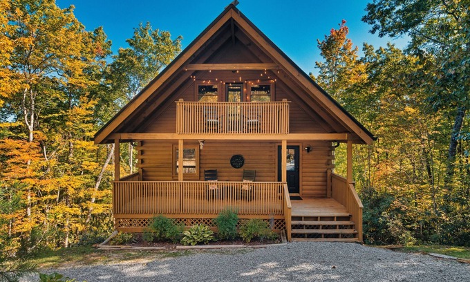 Little Creek Falls Cabin | Private, Hot Tub, Fireplace, Scenic Views, Kids Loft, 5mi to GSM National Park