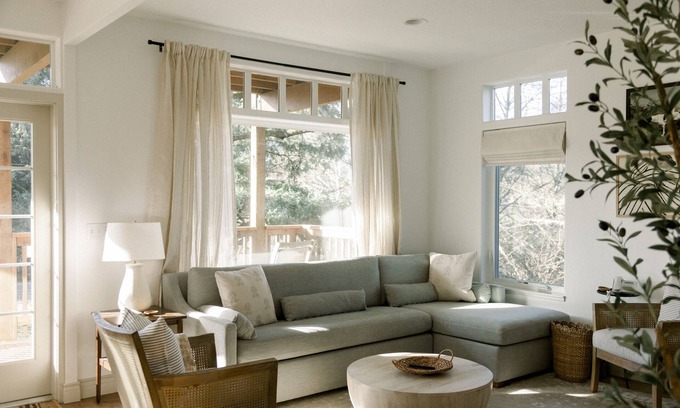 Long Beach House | private hot tub, fun game room, cozy beach house