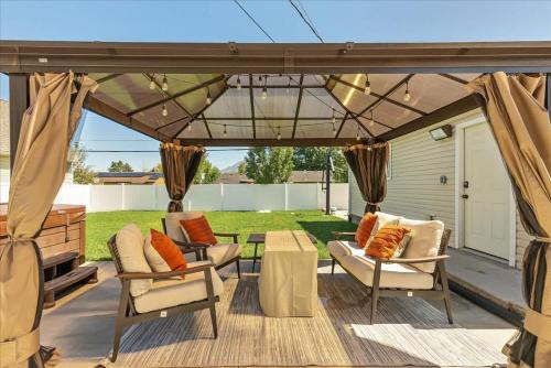 White City House | Private Hot Tub Patio Half Basketball Court