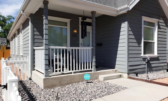Central City House | Private Hot Tub+Fully Fenced Yard+Designer Furniture+Google Fiber+Best Location!