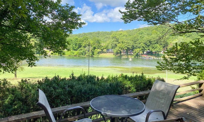 Cotter House | Private House with White River Frontage and Trophy Trout