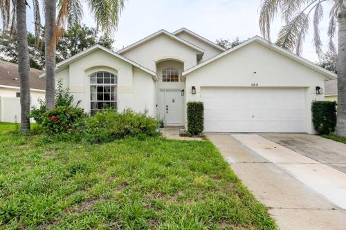 Sunrise Lakes Apartment | Private King BR Pool Access Near Disney