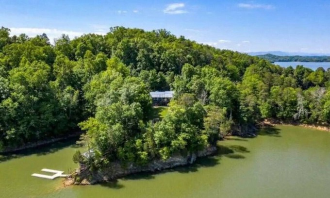Dandridge House | Private Lakefront Retreat on Douglas Lake