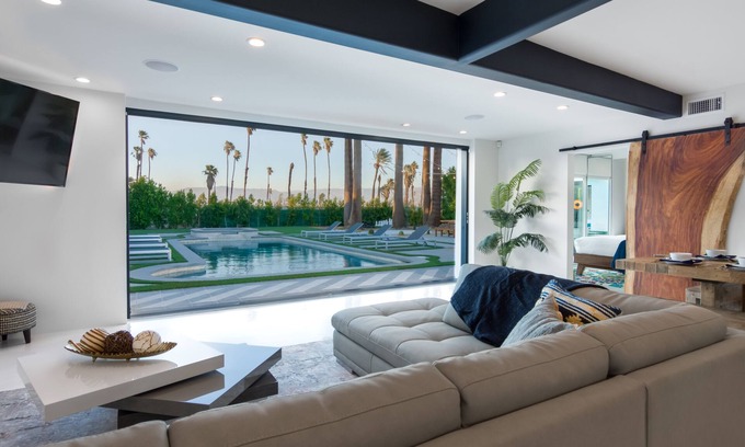 Palm Springs House | Private Luxury Retreat. 6 Bedroom+bonus kid's room