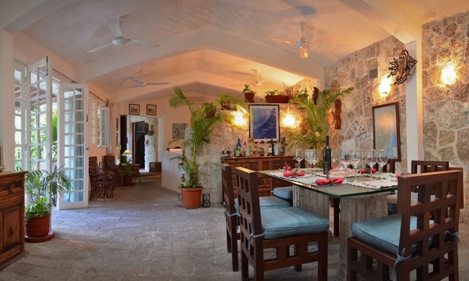 Colonia Centro House | Private Oasis - Luxury 3BR/3BA Villa with Garden and Pool