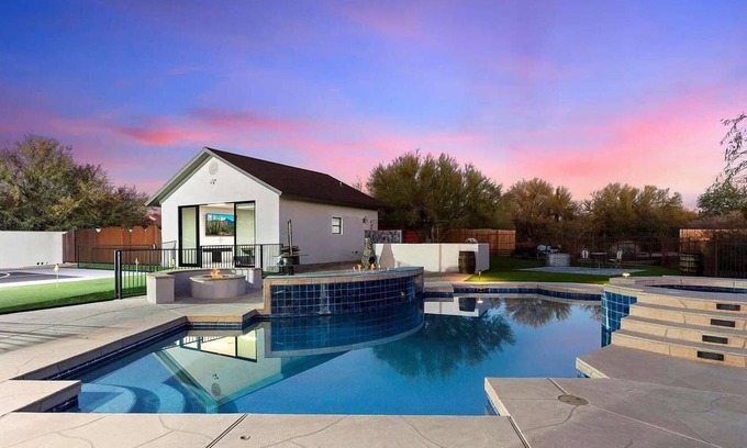 Desert View Village House | Private Pickleball Court, Pool heat, Spa & Fire Pit +