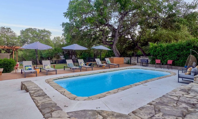 Hudson Bend House | Private Pool and Hot Tub, BBQ, Walk to lake, 2 Masters, Bocce ball, Horseshoe