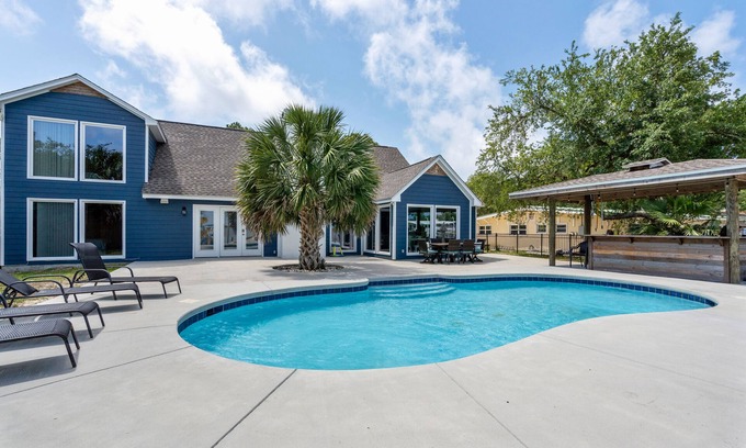Pass Drury House | Private Pool, Boat Dock, Bay Front - 5 Bedroom Family Friendly Home