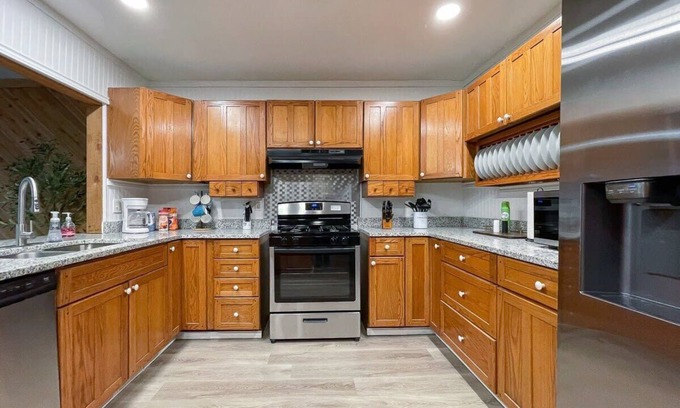 Babcock North House | Private Pool & Mins to UTSA - Spring Lark Oasis