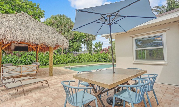 Hunt Club House | Private Pool + Bar: Palm Beach Gardens Getaway
