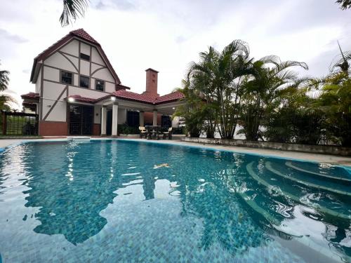 Alor Gajah Villa | Private Pool Villa 931 - Fong Homestay