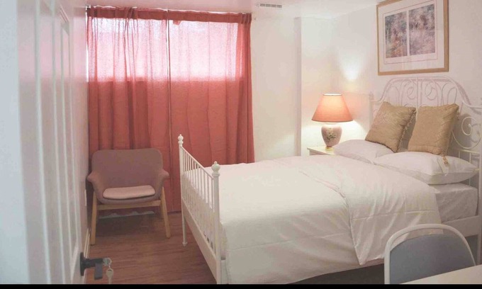 Norseman Heights House | Private Queen bed near Islington Subway stn