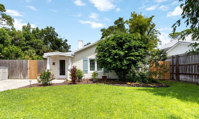 Ridge Wood Heights Hotel | Private, Quiet, Family Friendly, 5 min from Siesta Key