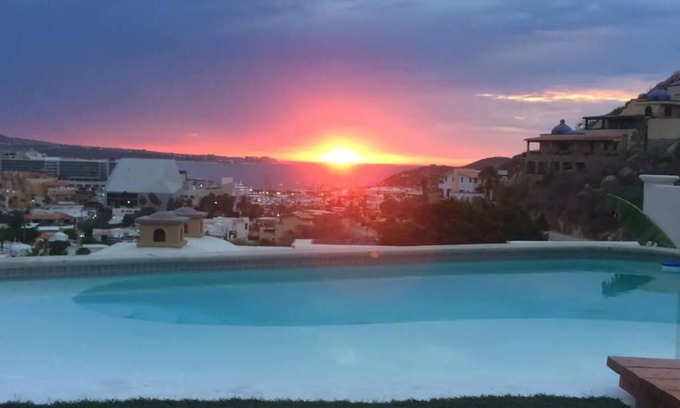 Ildefonso Green Villa | Private, quiet King Master bed & bath sep. entrance in private home -Pedregal.