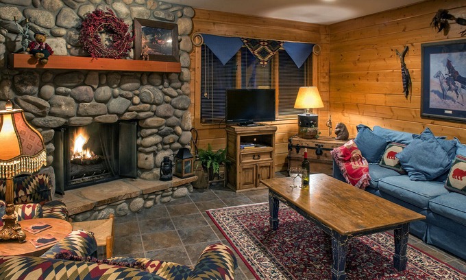 Breckenridge House | Private Quiet Paradise. BIG LuxuryLodge for Up To 4 People. 1mile to Town. EPIC!