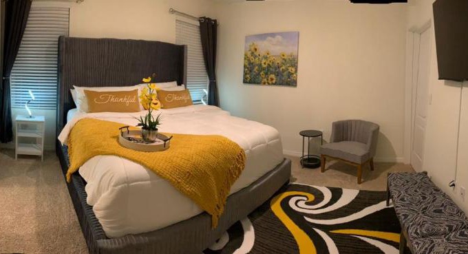 Loughman House | PRIVATE RESIDENCE RELAX AND COMFORT KING room