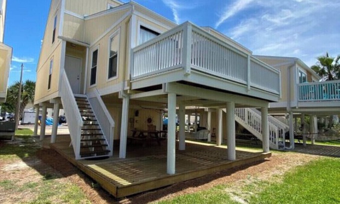 Holiday Isle Villa | Private Resort Villa Beach Service Included Golf Cart Boat and Trailer Friendly