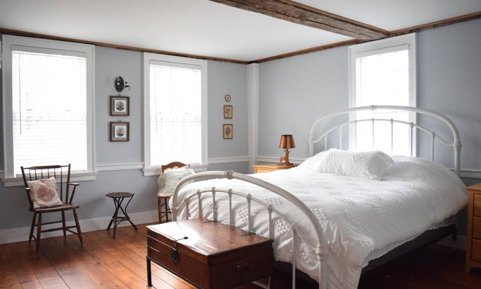 Stonington Bed & Breakfast | Private Room A at Dragonfly Inn